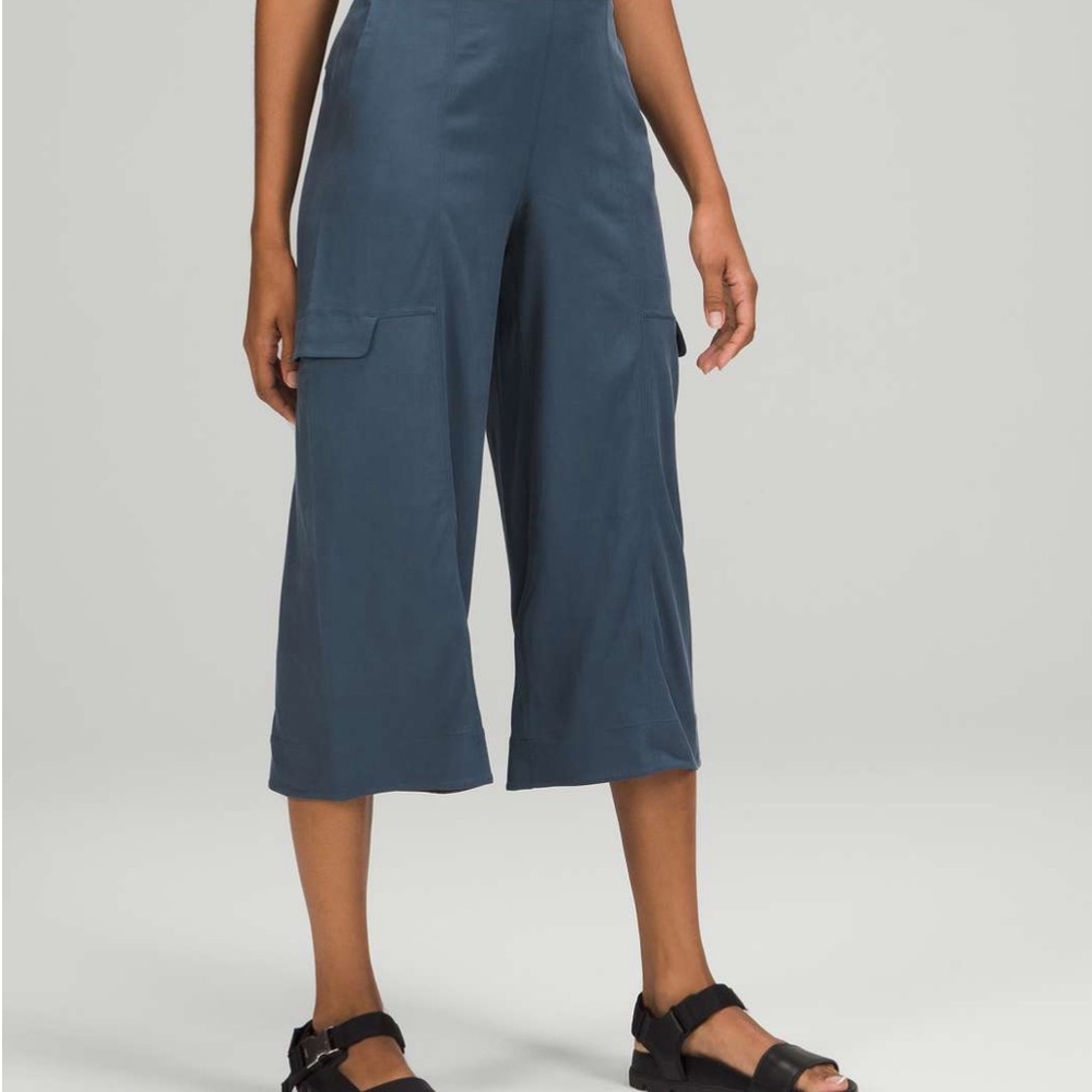 Lululemon Metropolis Maven High-Rise Crop 23"